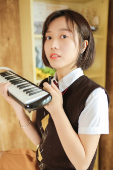 女生底下是紧好还是不紧好